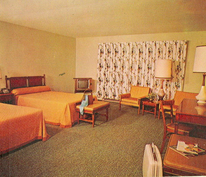 Spies River Terrace Motel (Best Western River Terrace) - Old Postcard